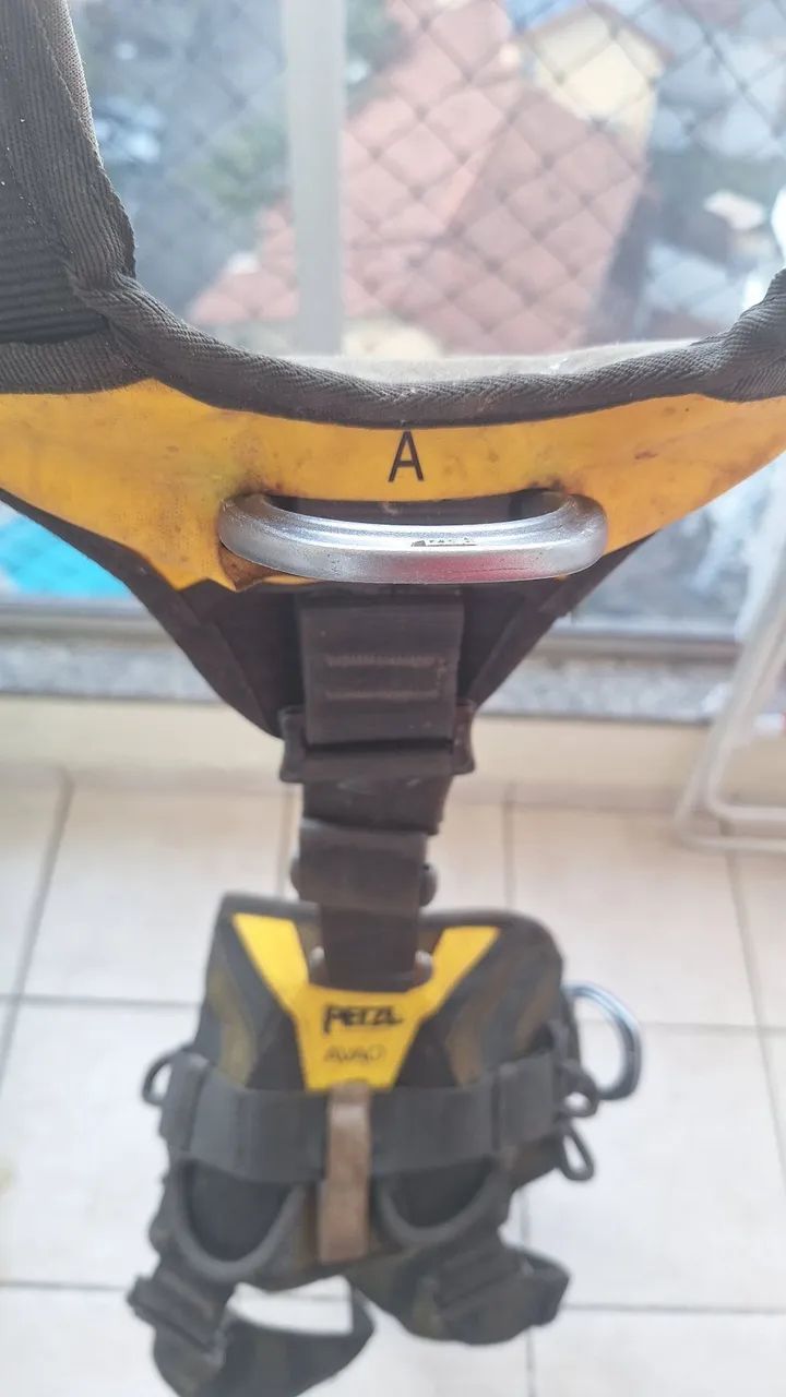 Cinto tipo paraquedista escalada e Industrial e Importado da  PETZL - Foto 3