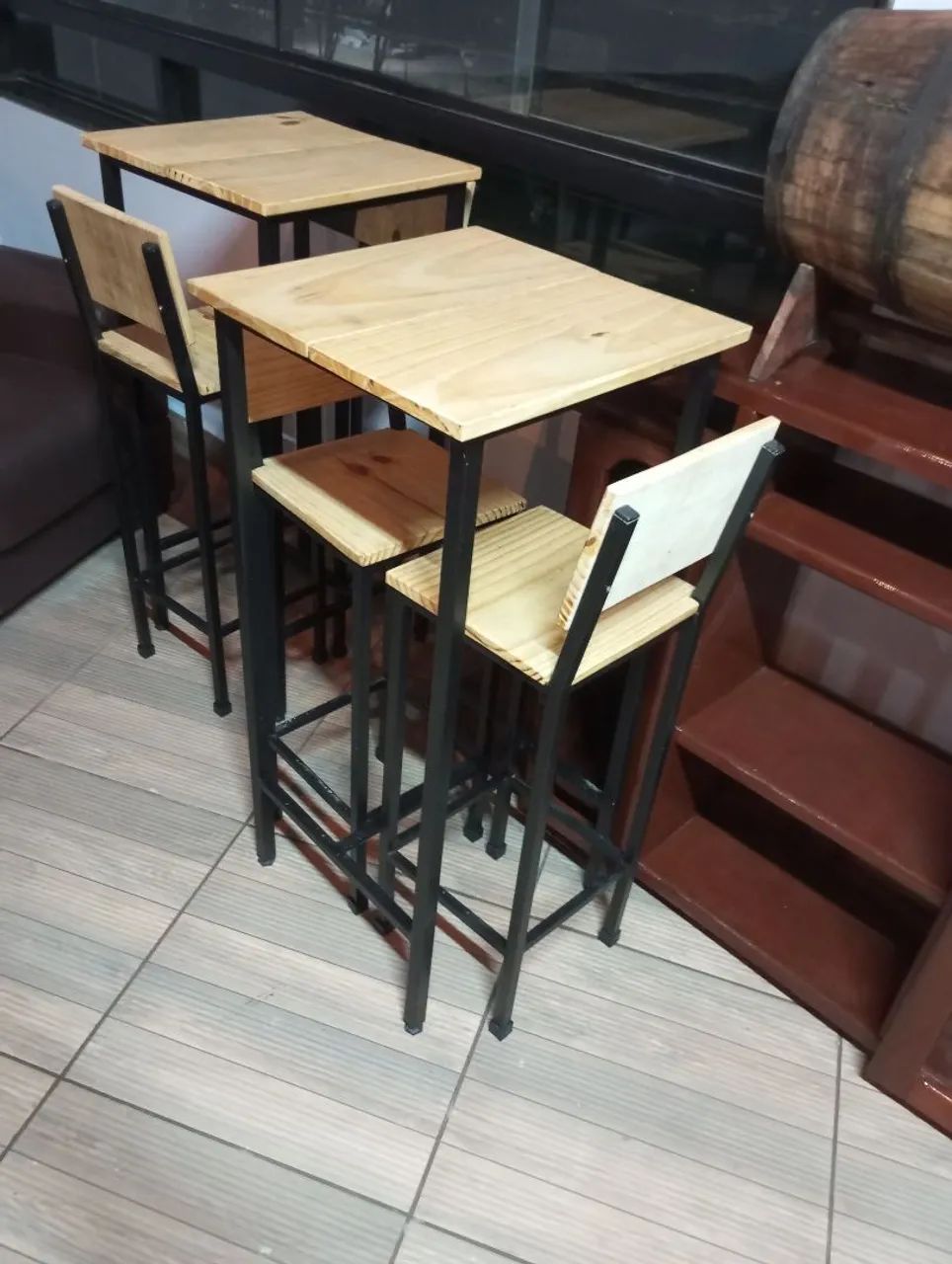 Romantic table / small bar65576099700483120