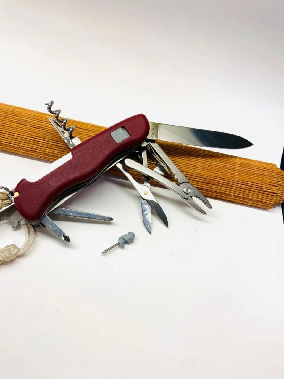 Canivete Victorinox Work Champ com Capa de couro 21 funções<br> - Foto 4