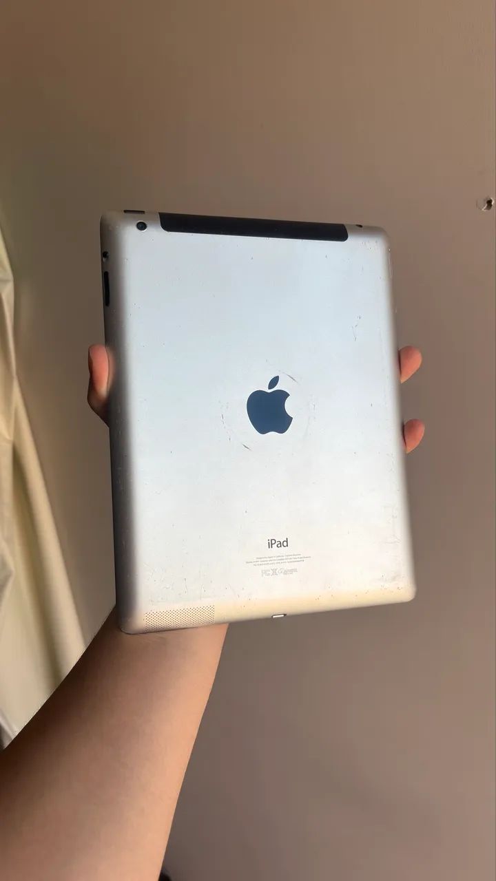 Apple iPad 4ª Geração 32GB Wi-Fi + Cellular