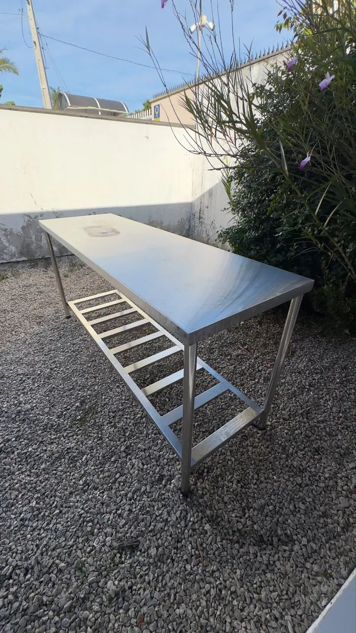 Mesa de inox industrial 1,90m Excelente estado - Foto 2