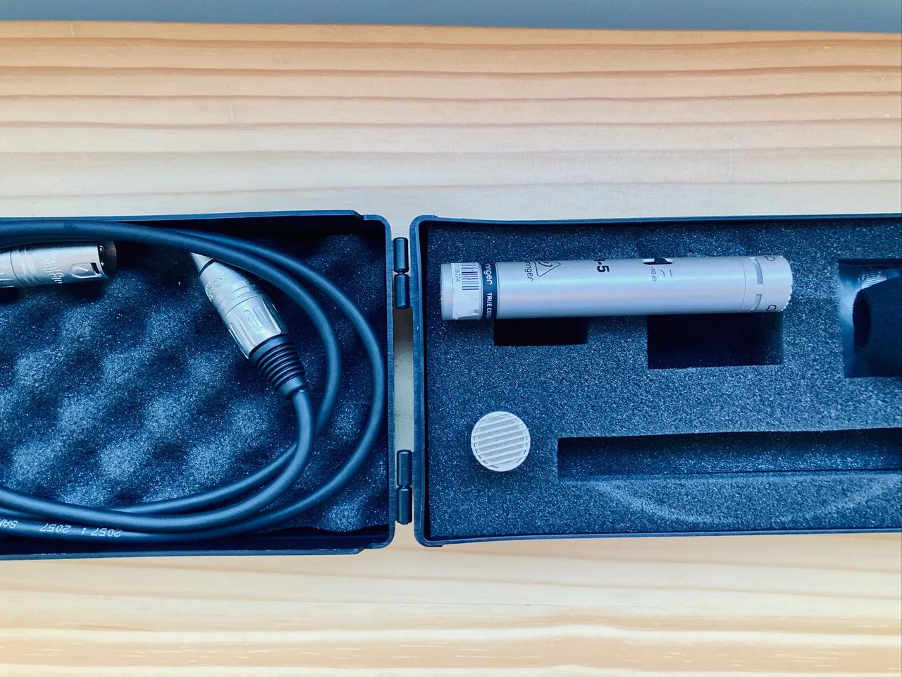 Microfone condensador Behringer 