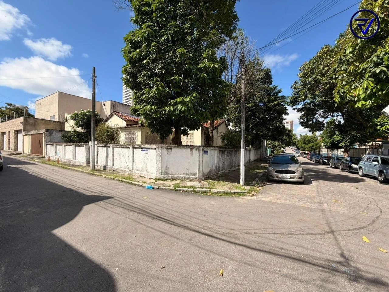 Oportunidade Única: Terreno de Esquina Comercial