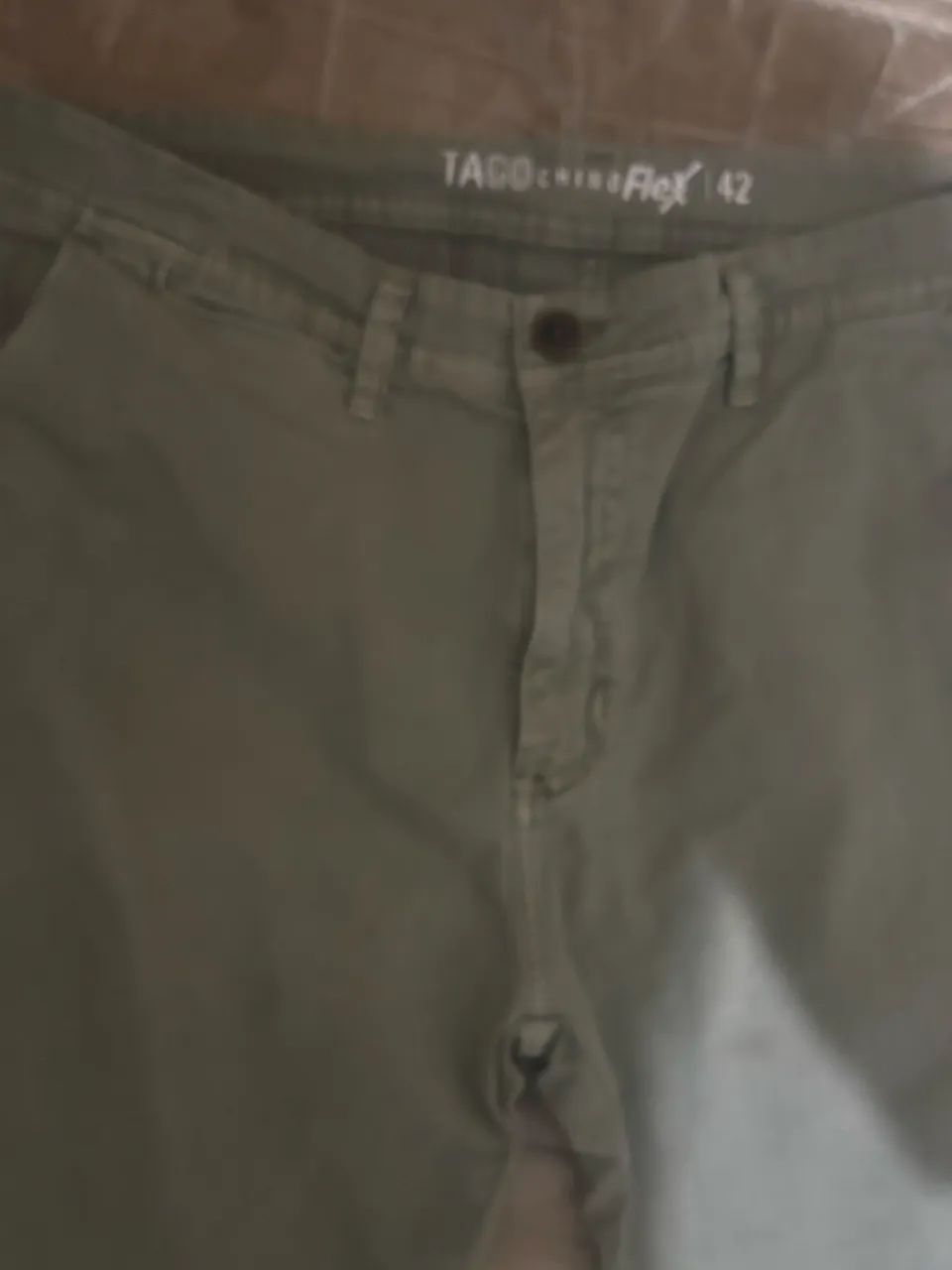 Calça social chino,  taco, verde musgo. Nova. - Foto 3