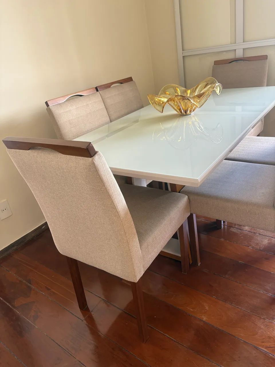 Mesa com 6 cadeiras! - Foto 2