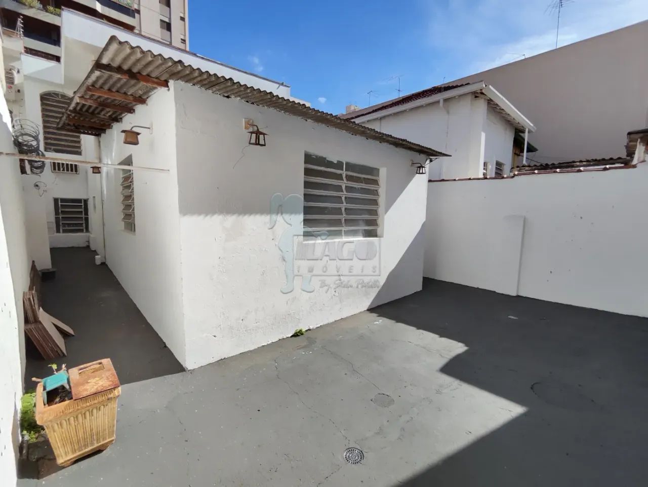 Casa comercial de 126m² com 03 salas para locação - Centro