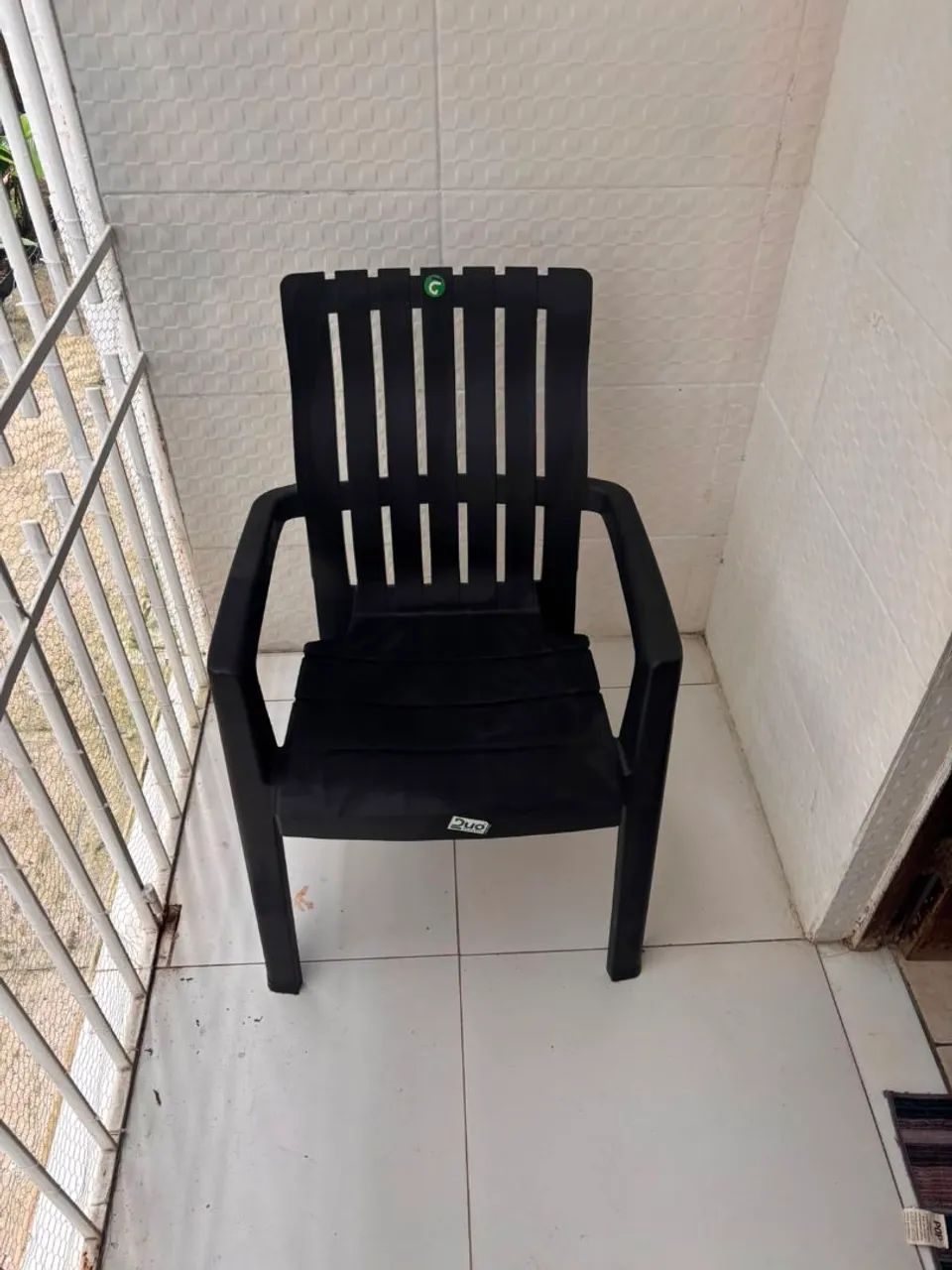CADEIRA PLÁSTICA SEMI-NOVA