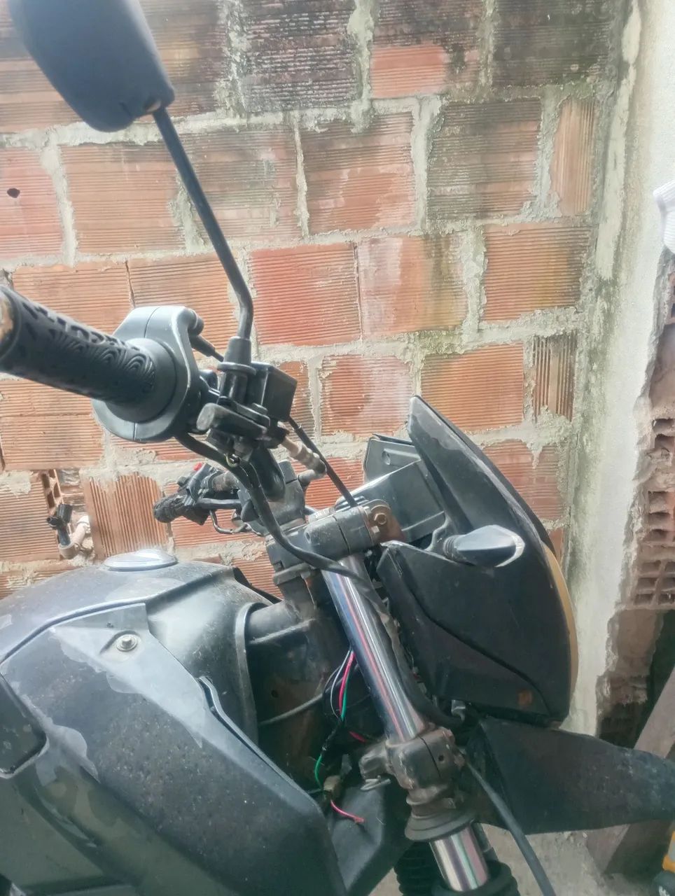 Vendo uma moto