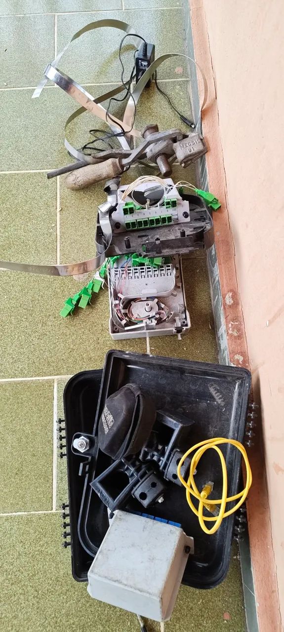 Lote Telecom: 24 ONTs/Roteadores  + Ferramentas, cabos e Ferragens - Foto 5
