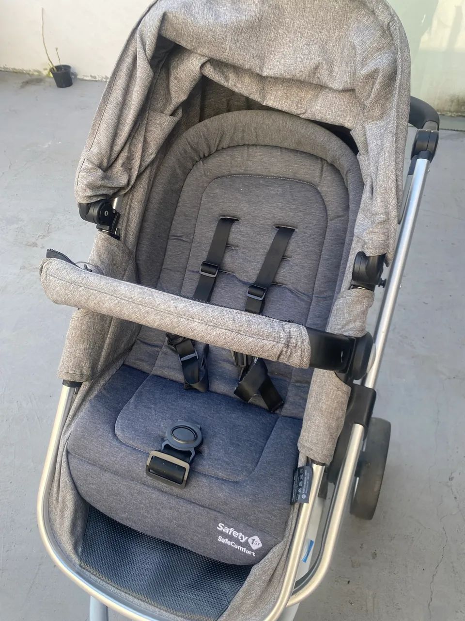 Carrinho de bebê com bebê conforto  - Foto 2