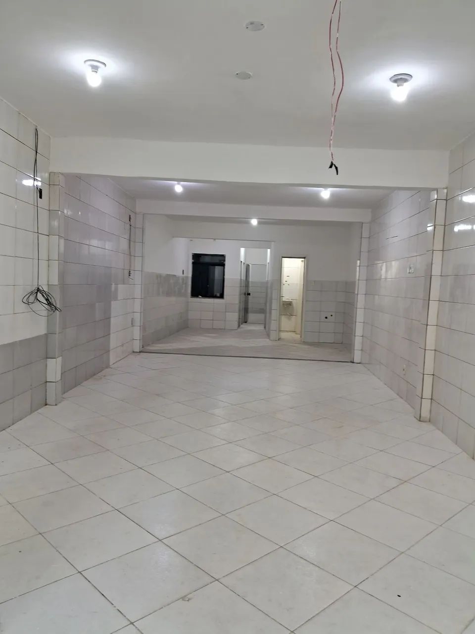 ALUGA-SE ESTE ESPAÇO COMERCIAL - Foto 4