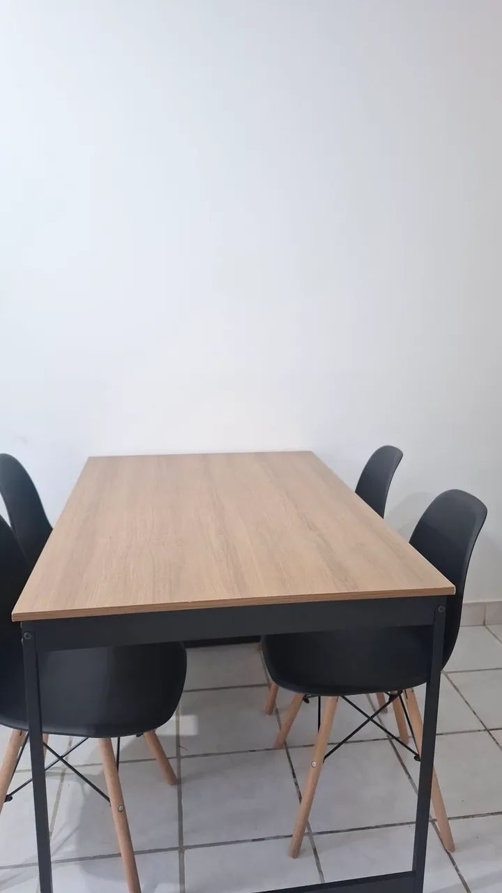 Vendo: Mesa de jantar com 4 cadeiras - Foto 4