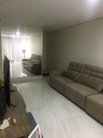 Casa térrea com moveis planejados, piso porcelanato, ar condicionado! - Foto 3