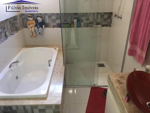 Excelente casa com 3 quartos, todos suítes, pé direito duplo e completa em armário! Única! - Foto 7