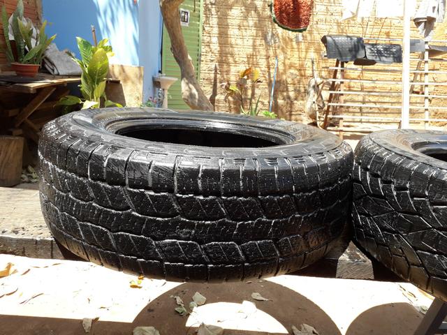 Vendo pneu para caminhonete aro 265/65.17 - Foto 3
