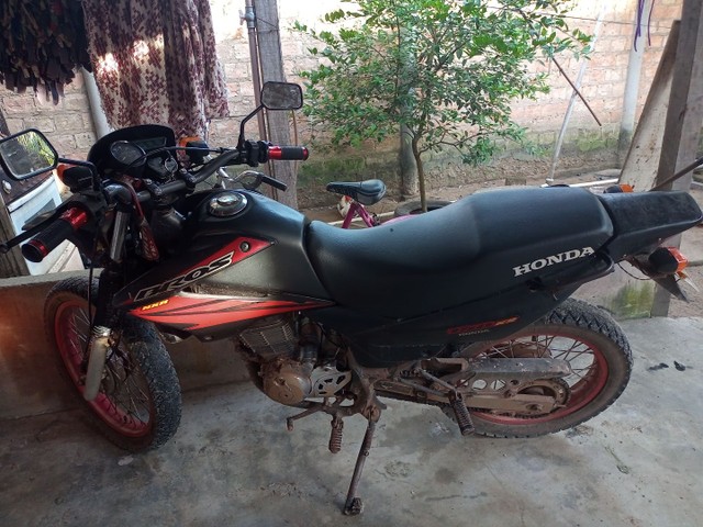 VENDO MOTO BROZ 150 ES