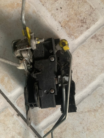 Fechadura porta lado esquerdo iveco 35s14 original - Foto 3
