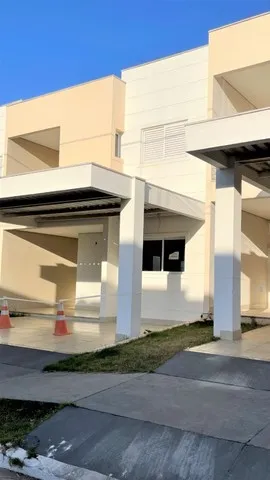 Vende-se sobrado no Condomínio Residencial Pacem no bairro Ribeirão do Lipa em Cuiabá MT.