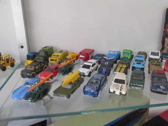 carros da hotwheels e matchibox a 18 reais a unidade