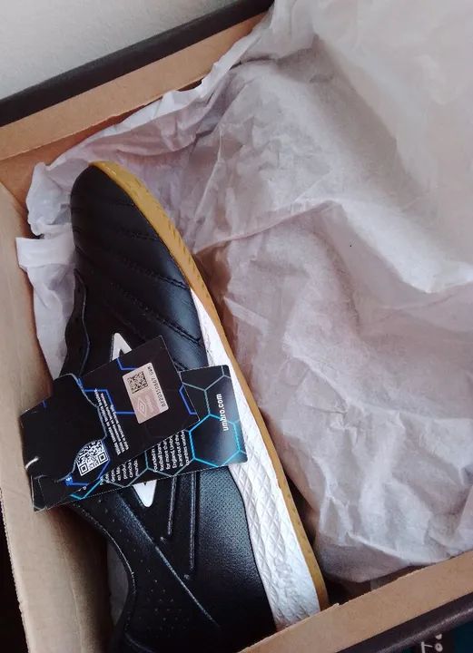 Chuteira de Futsal Umbro Tocco III Versão Premier Tamanho 43 - Foto 4
