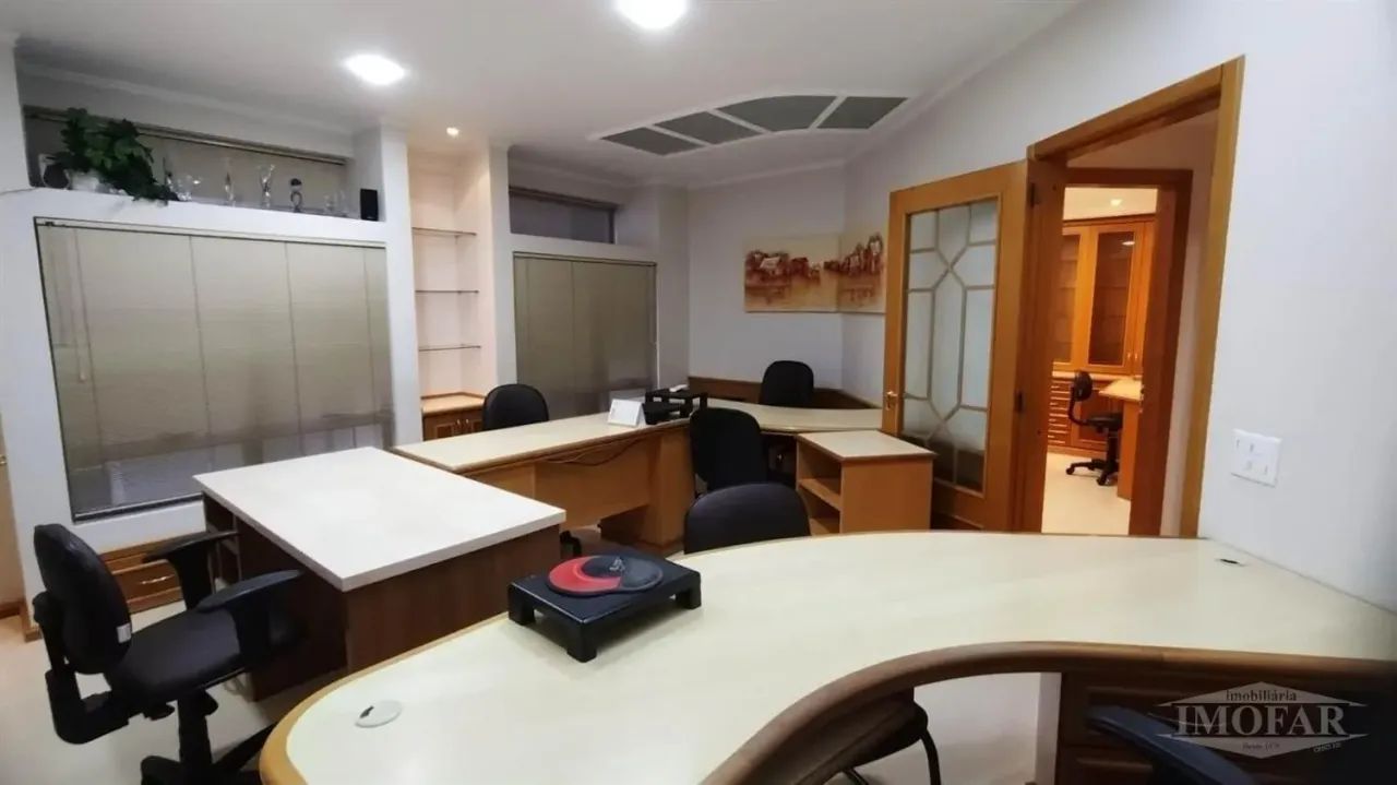 Excelente Sala Comercial dividida em 3 escritórios, conta também com; recepção, copa/cozin - Foto 3