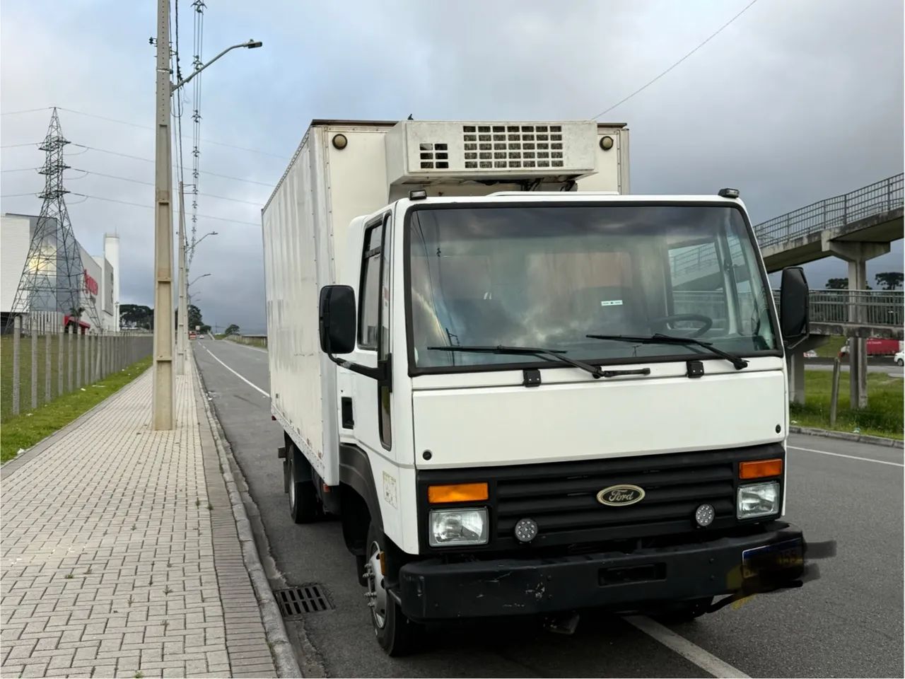 Caminhão Ford Cargo 814 - Baú Refrigerado - Foto 2