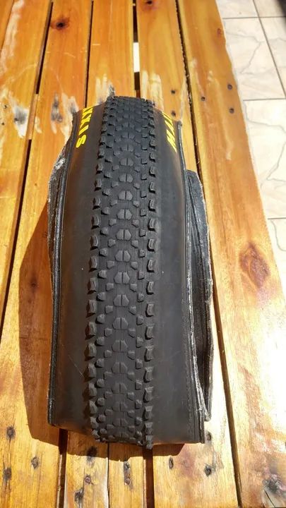 Pneu maxxis aro 29 usado  - Foto 3