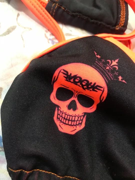 Biquíni Preto com Caveira e Laranja neon - Foto 4