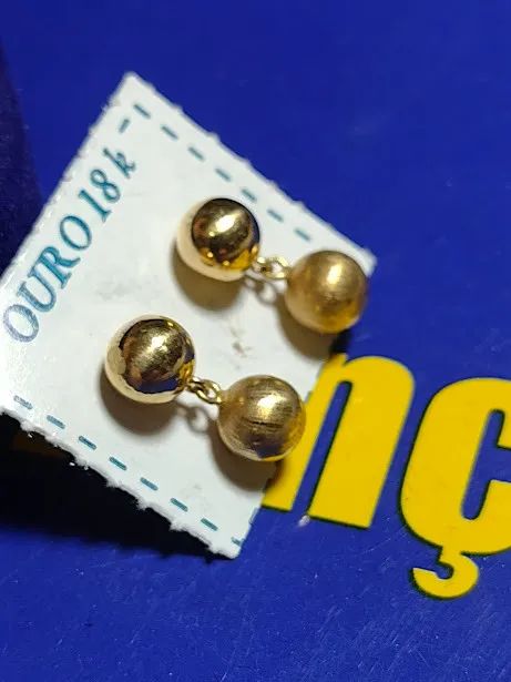Brincos 2 Bolas 5 mm Lisa e Fosca 5 mm Ouro 18 Kilates Peso 0.70 Gramas                    - Foto 3
