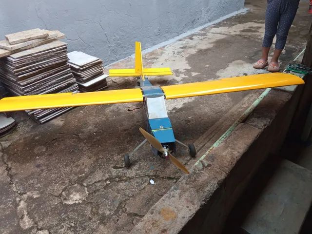 Aeromodelo Tractor em balsa