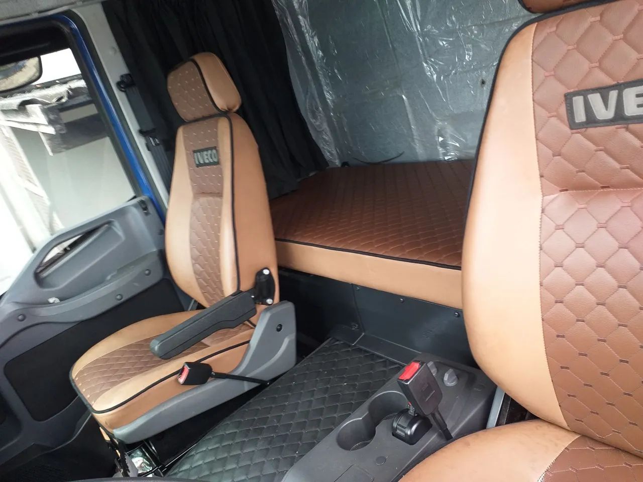 Tector 31 300 8×2 Ano 2023 com 81322 km - Foto 3