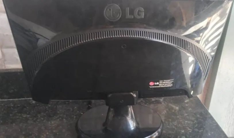 Dois monitores quebrados LG