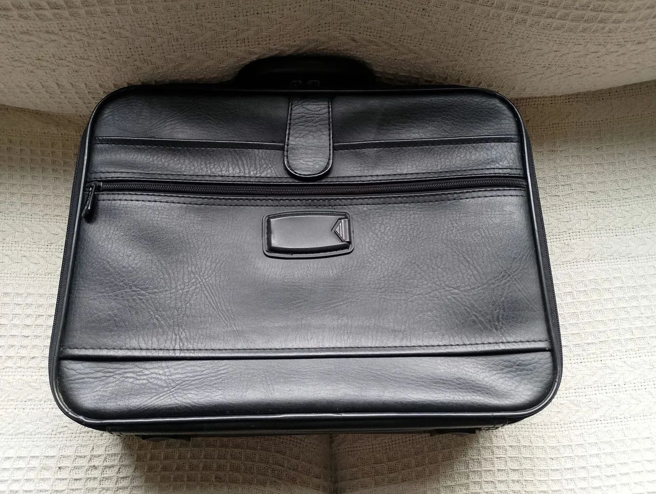 Laptop bag, documents, notes, notebooks, etc...63824109630465121