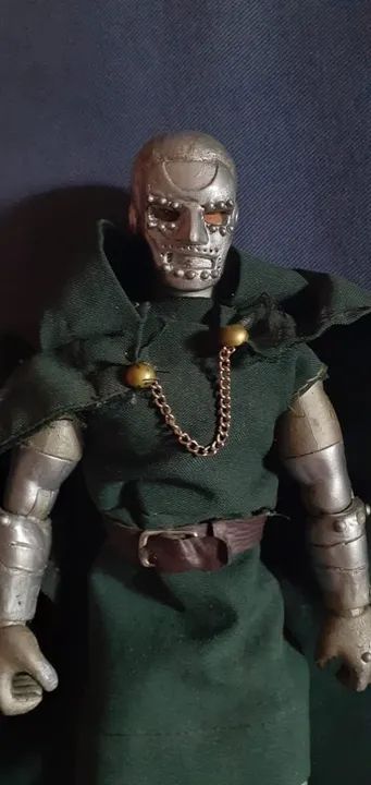 Doutor Destino (Dr. DOOM) custom - 30cm