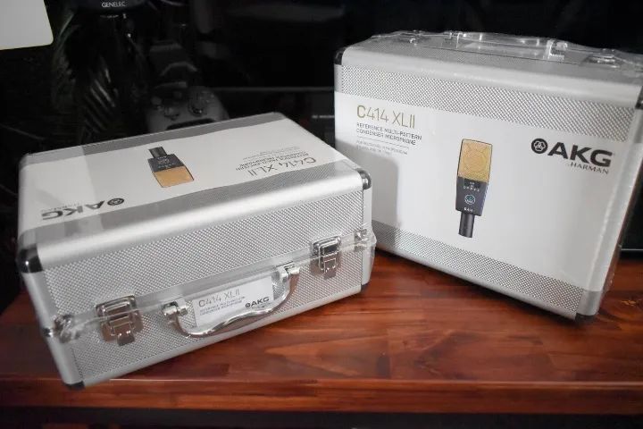 Par de microfones AKG C414 XLII - Lacrados