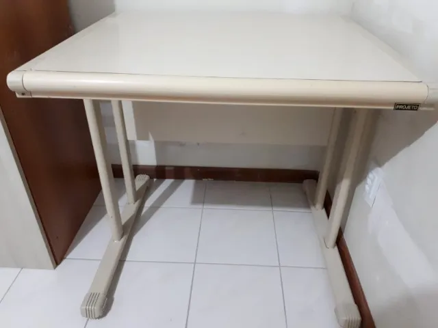 Escrivaninha usada