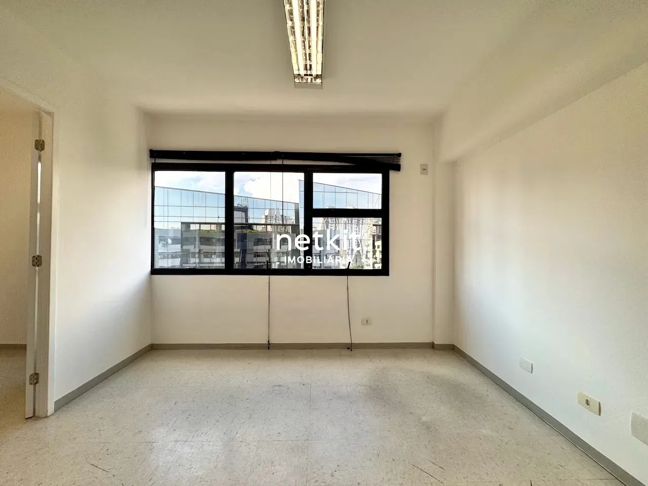 SALA COMERCIAL para Locação próxima ao METRÔ Santa Cruz