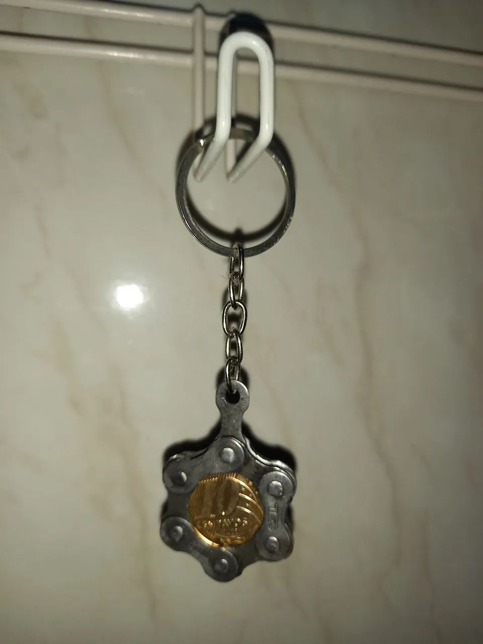 Chaveiros Artesanais Feitos de Corrente de Bicicleta e Moedas