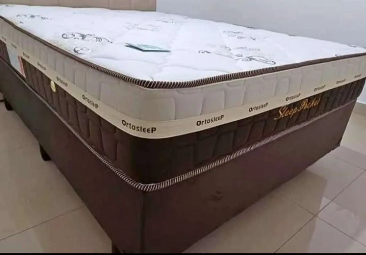 Cama box casal com colchão confortável e novo
