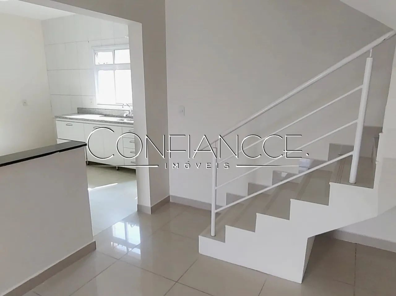 Casa, Sobrado com 4 quartos para alugar no Tarumã, Curitiba - PR | Confiancce Imóveis - Foto 2