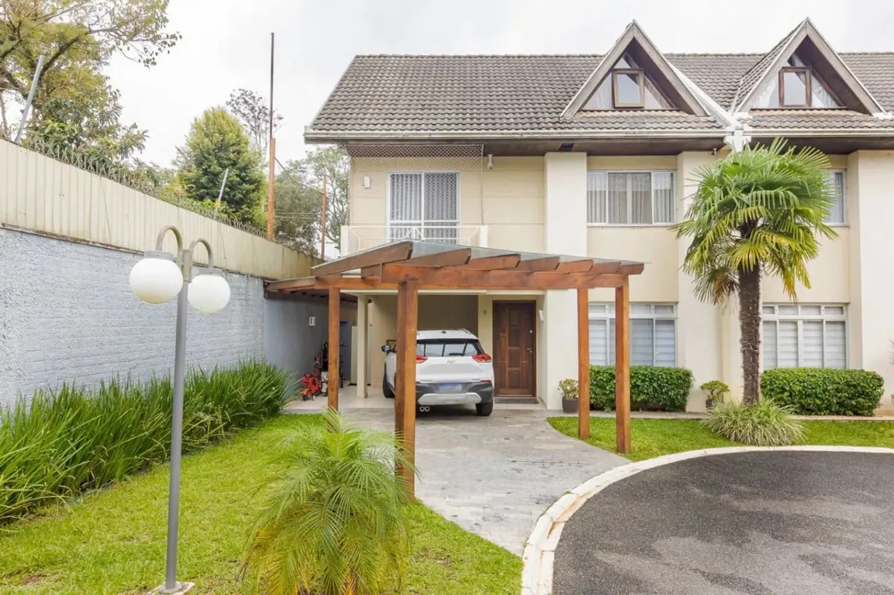 Sobrado em SANTA FELICIDADE com 210 m²