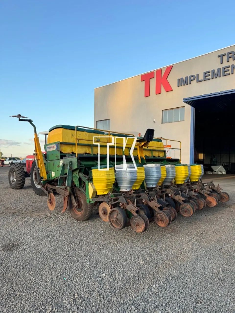 cod. 1123 - PLANTADEIRA 10 LINHAS TATU PANTOGRÁFICA ULTRAFLEX - Tk Tratores Nova Andradina