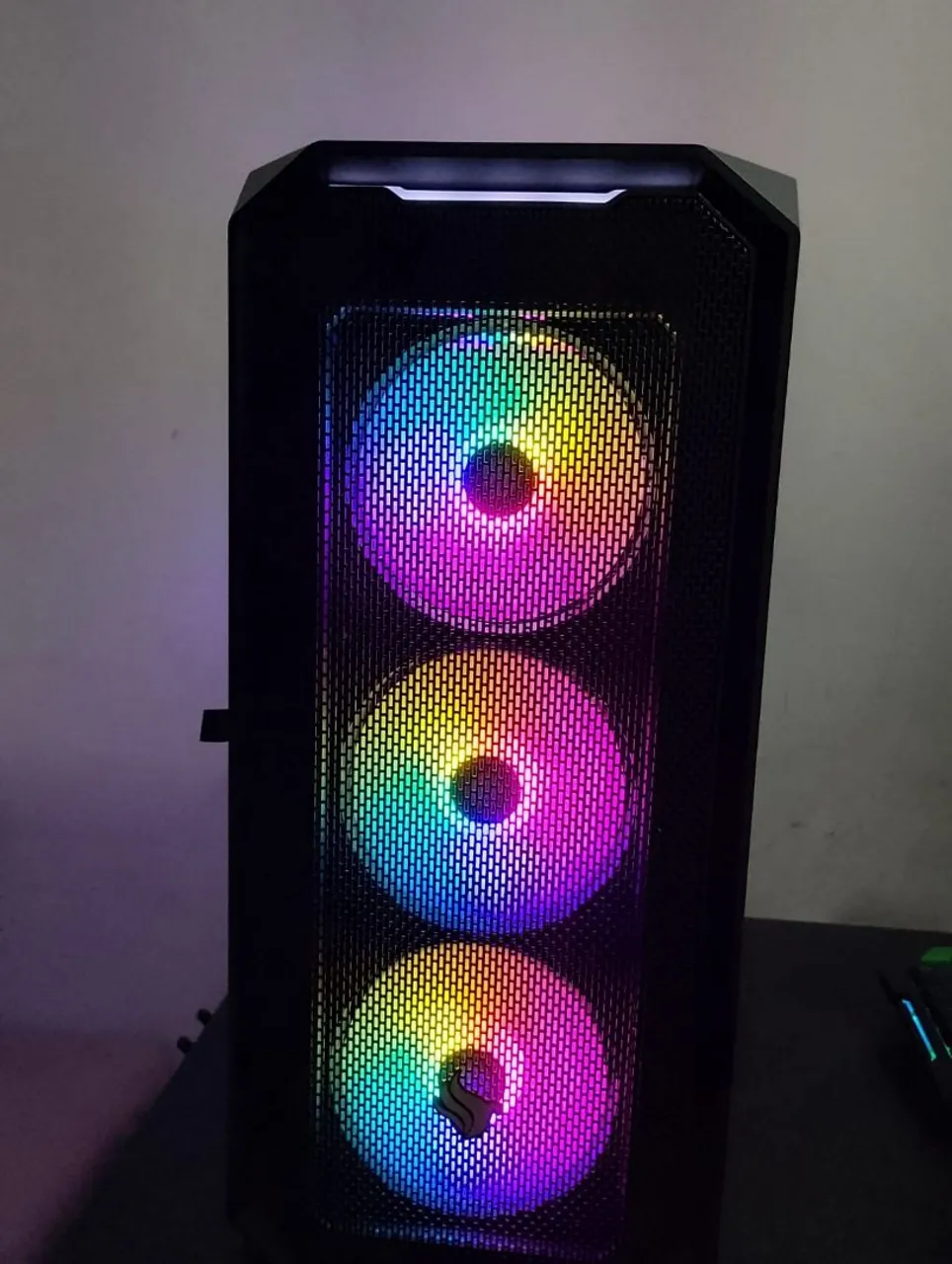 PC Gamer com LED RGB - Design moderno e Performance Incrível