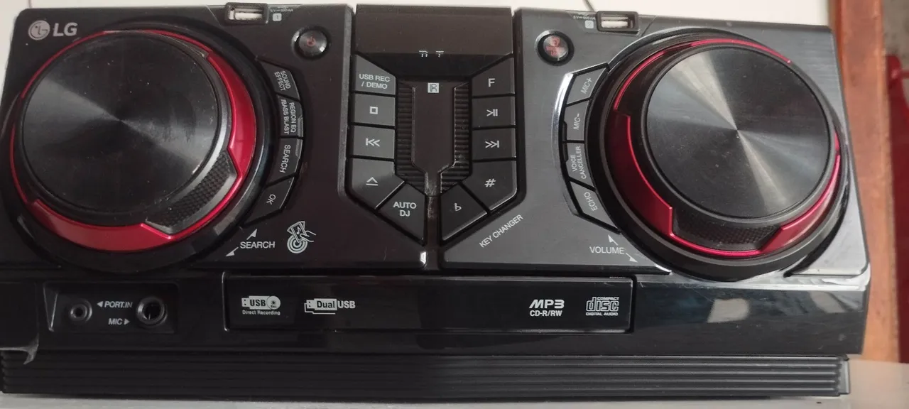 Mini System LG com diversas funções