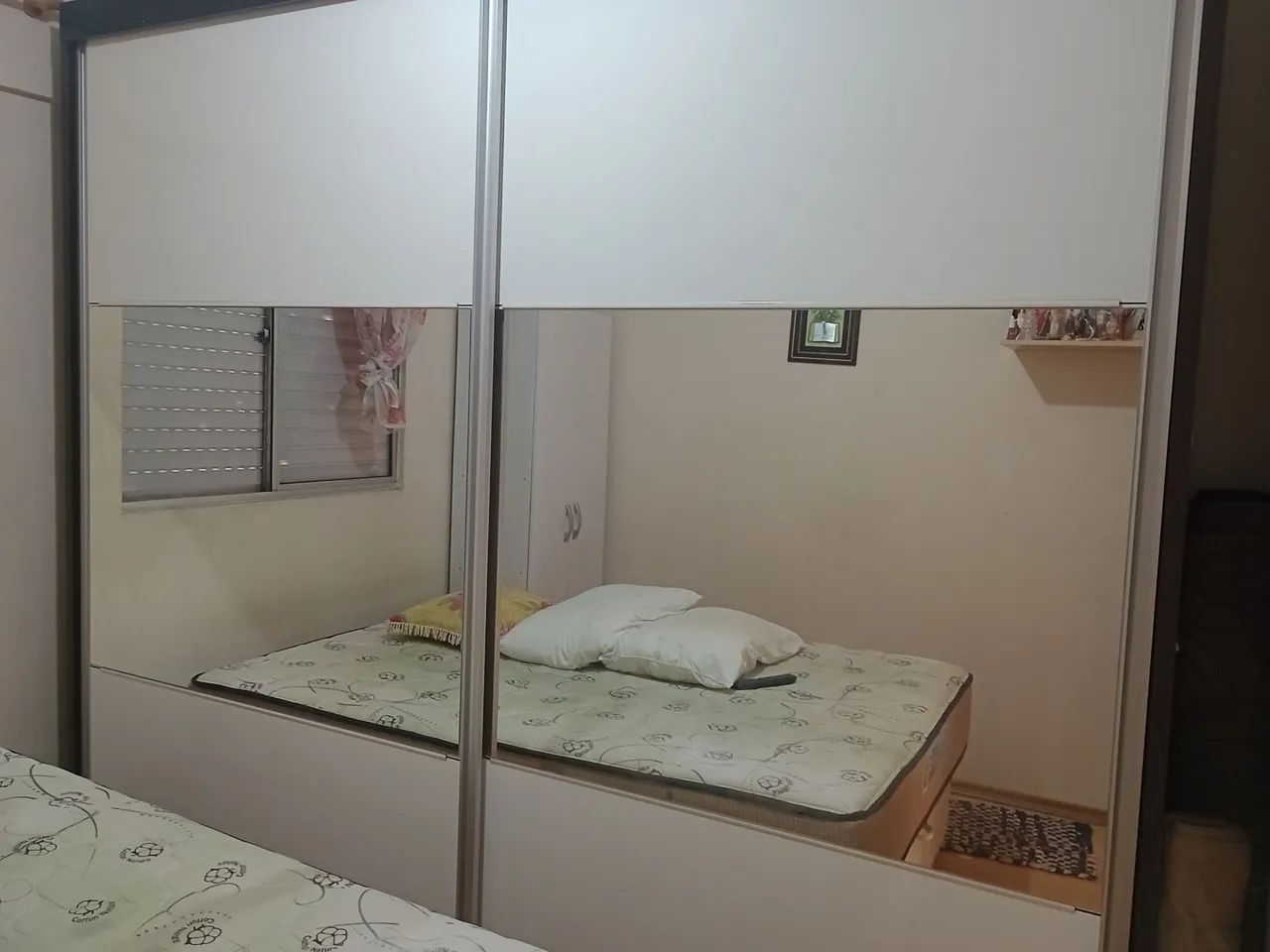 Guarda-Roupa Moderno com Espelho e Amplo Espaço - Foto 2