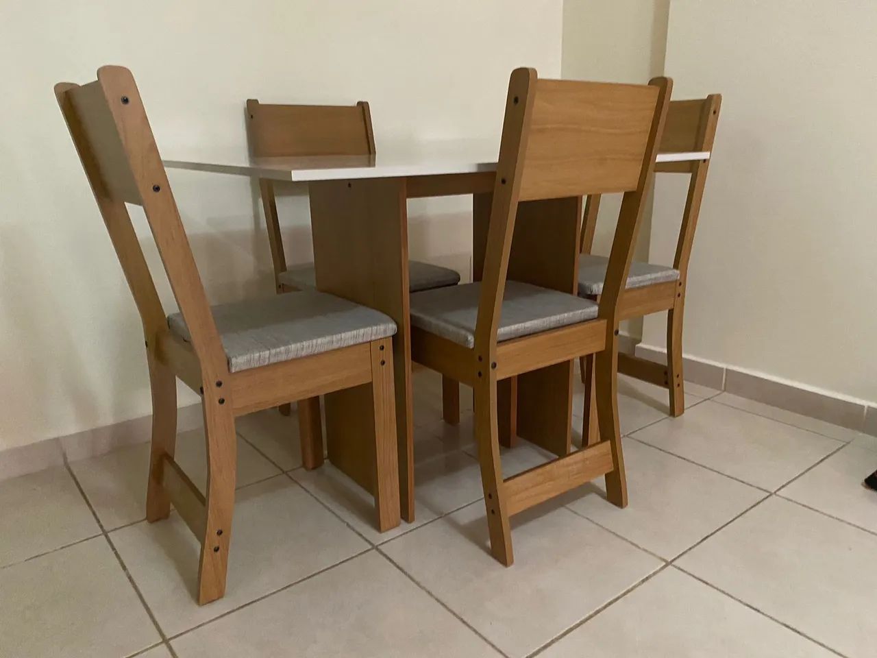 Mesa Karla De 4 Cadeiras Na Promoção. Entrega É Montagem Grátis  - Foto 3