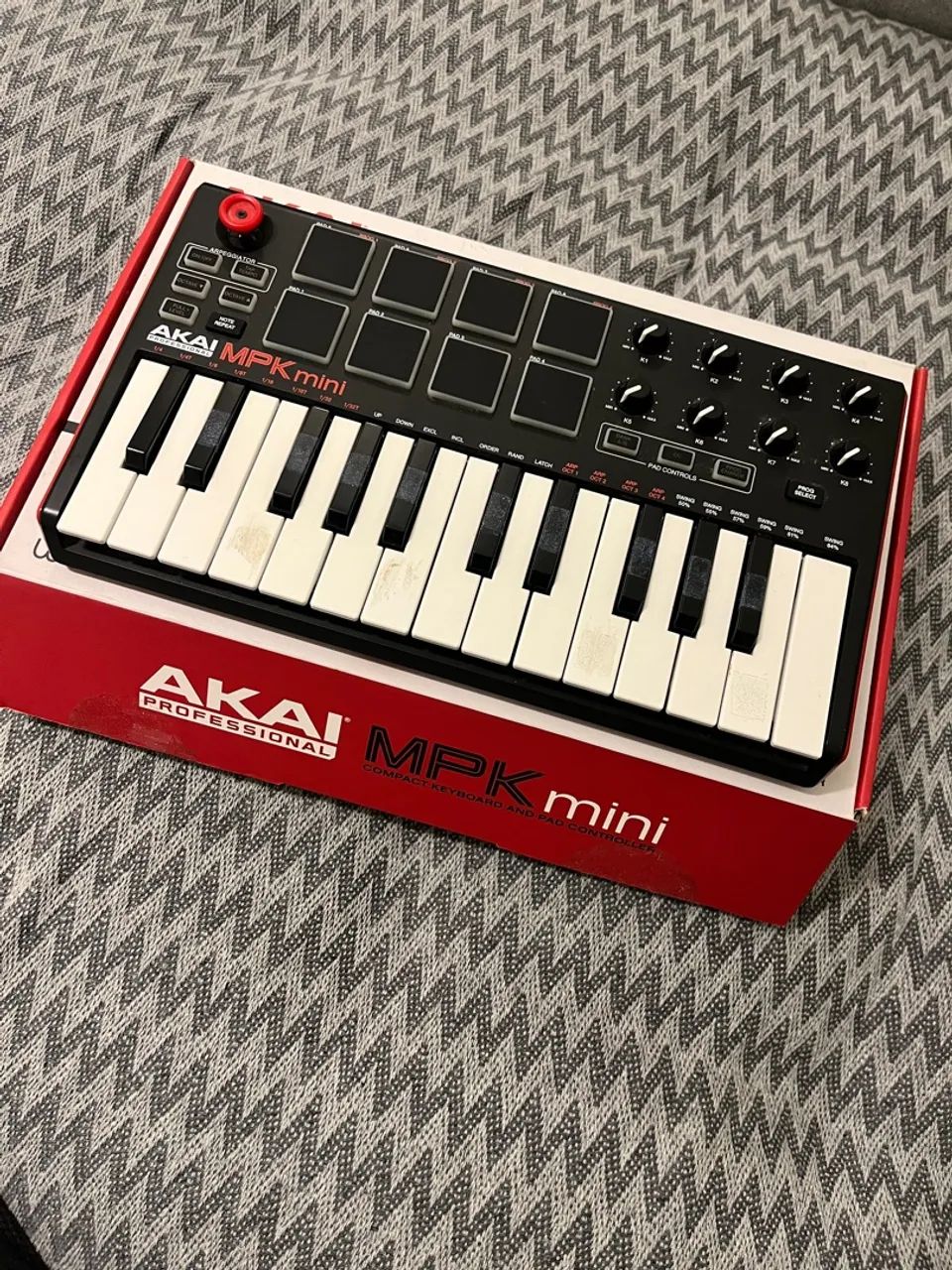 Controladora Akai MPK Mini II