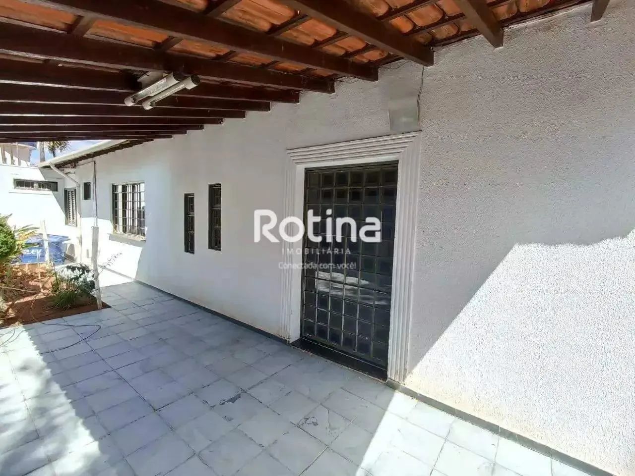 Casa para alugar, 3 quartos, Umuarama - Uberlândia/MG - Rotina Imobiliária - Foto 3