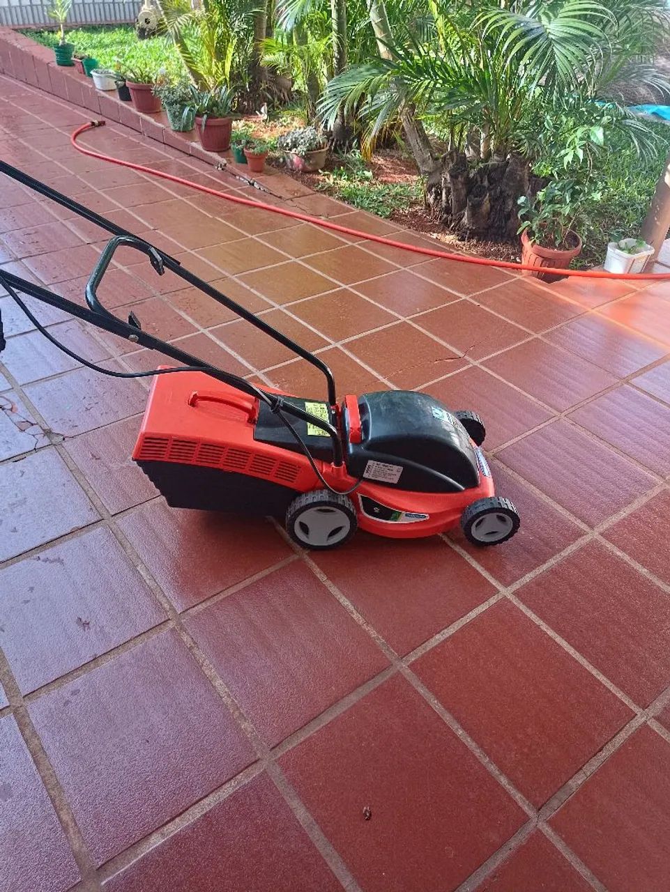 Cortador de grama Tramontina 220v.