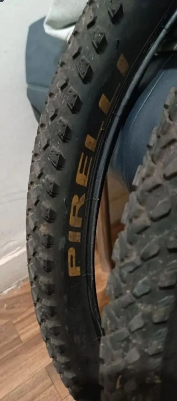 Par de Pneud Pirelli 